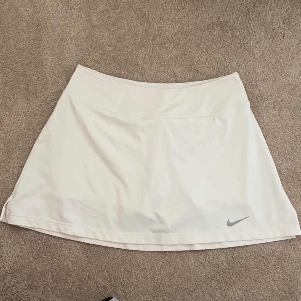 women’s white Nike skort size small